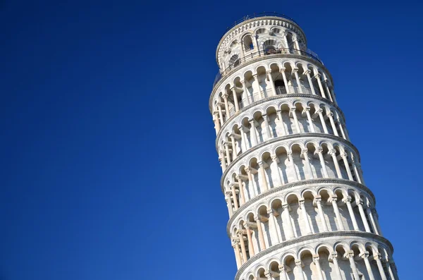 Slavná Šikmá věž na náměstí zázraků v Pise, Toskánsko - Itálie — Stock fotografie