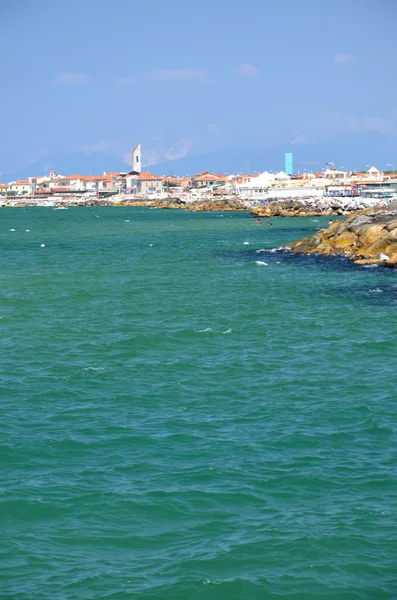 Pintoresca vista de la hermosa playa en Marina di Pisa, Toscana en Italia —  Fotos de Stock