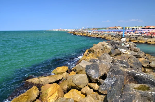 Pintoresca vista de la hermosa playa en Marina di Pisa, Toscana en Italia —  Fotos de Stock