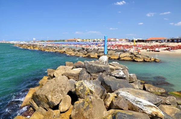 Pittoresk utsikt på stranden i marina di pisa, Toscana i Italien — Stockfoto