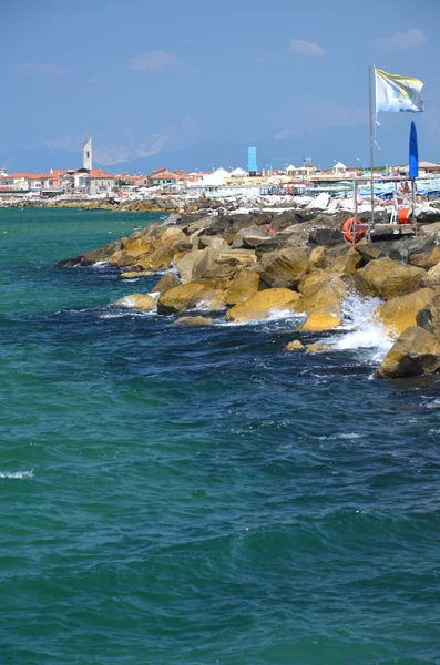 Pittoresk utsikt på stranden i marina di pisa, Toscana i Italien — Stockfoto