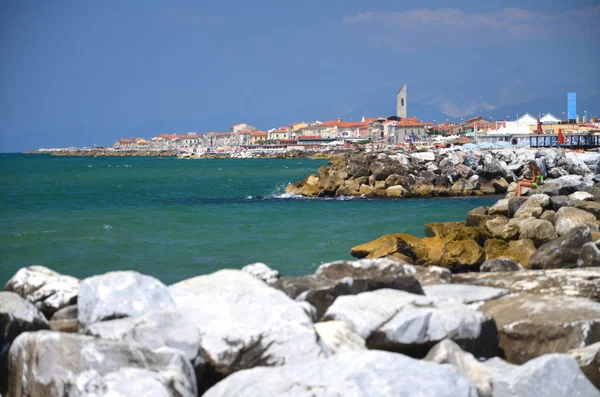 Picturesque view on beautiful beach in Marina di Pisa, Tuscany in Italy — Stock Photo, Image