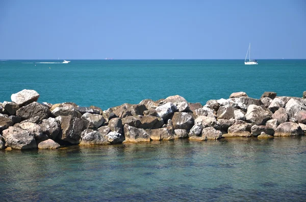 Vista pitoresca sobre bela praia em Marina di Pisa, Toscana na Itália — Fotografia de Stock