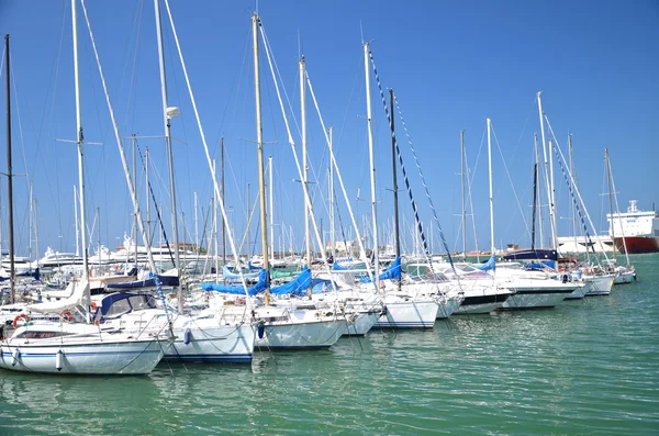 Yates en marina en Livorno, Italia — Foto de Stock