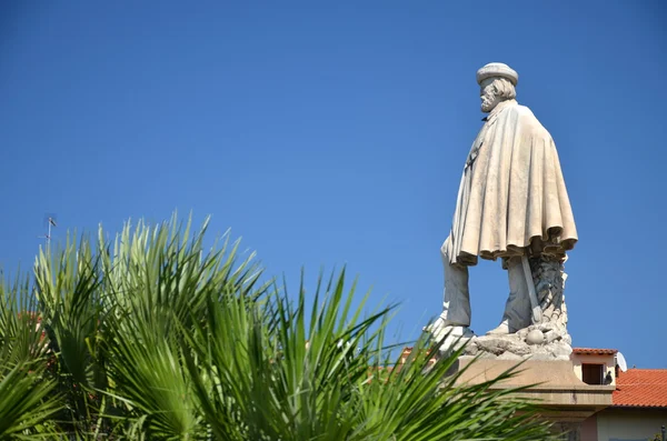 Die statue von giuseppe garibaldi in livorno, italien — Stockfoto