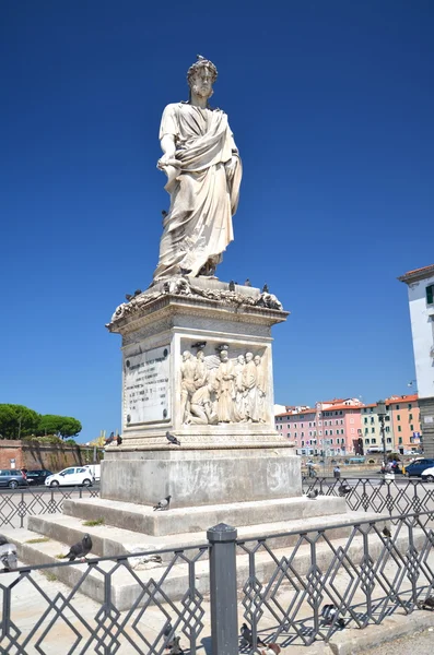 The statue of Grand Duke Leopold II on Piazza della Republica in Livorno, Italy — Stock Photo, Image