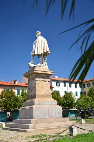 Die statue von giuseppe garibaldi in livorno, italien — Stockfoto