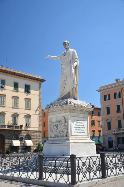 A estátua do Grão-Duque Fernando III na Piazza della Republica em Livorno, Itália — Fotografia de Stock