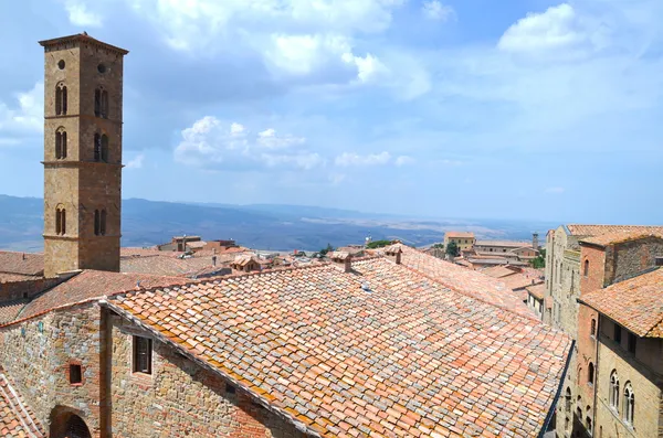 Malerischer Blick auf historische Gebäude von Volterra in der Toskana, Italien — Stockfoto