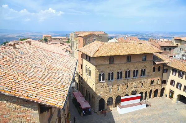 Malerischer Blick auf historische Gebäude von Volterra in der Toskana, Italien — Stockfoto