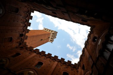 görkemli palazzo pubblico üzerindeki piazza del campo siena, Toskana, İtalya
