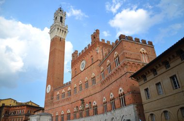 görkemli palazzo pubblico üzerindeki piazza del campo siena, Toskana, İtalya
