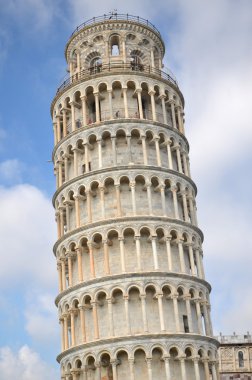 Pisa, Toskana iitaly mucizeler meydanında bulutlar ünlü leaning tower