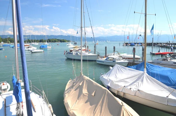 Pintoresco puerto deportivo en Wasserburg en el lago Bodensee, Alemania — Foto de Stock