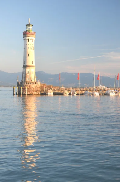 Picturesque view on the entrance of the harbor in Lindau island on Lake Bodensee, Germany — Stock Photo, Image