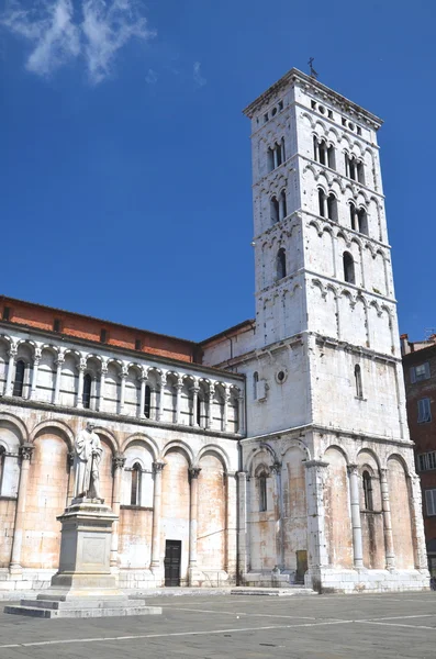 Majestueuze kerk van san michele in foro in stad lucca in Toscane, Italië — Stockfoto