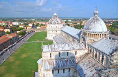 Pisa, İtalya 'daki Mucizeler Meydanı' nda etkileyici bir hava manzarası.