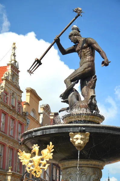 La famosa fuente de Neptuno en el casco antiguo de Gdansk, Polonia —  Fotos de Stock