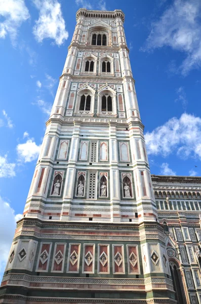 Impressionante famosa cattedrale di marmo Santa Maria del Fiore a Firenze — Foto Stock