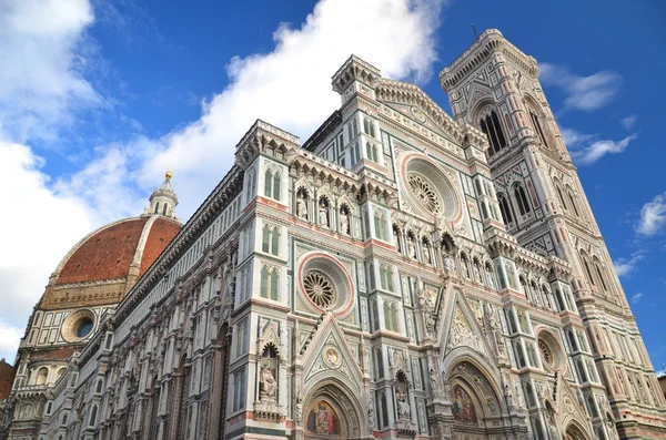 Indrukwekkende marmeren kathedraal santa maria del fiore in florence, Italië — Stockfoto