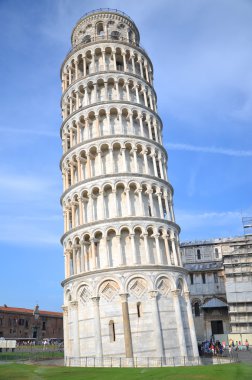 Pisa 'daki Mucizeler Meydanı' ndaki ünlü Eğik Kule, İtalya 'daki Toskana