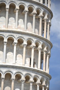 Pisa 'daki Mucizeler Meydanı' ndaki ünlü Eğik Kule, İtalya 'daki Toskana