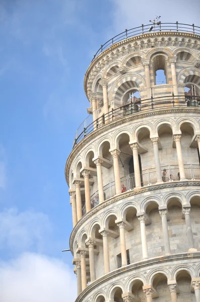 La famosa Torre Pendente su Piazza dei Miracoli a Pisa, Toscana — Foto Stock