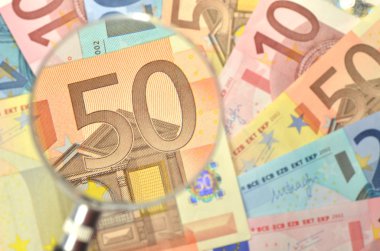 Euro banknot Büyüteç altında
