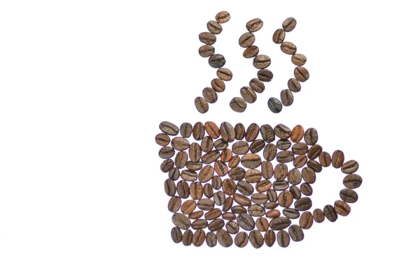 Šálek kávy z kávových zrn izolovaných na bílém pozadí — Stock fotografie