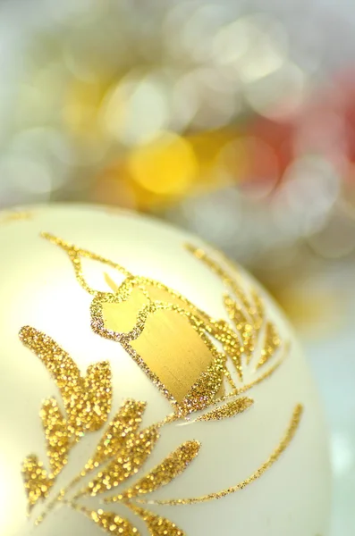 Decoração de Natal, bola de Natal colorido e fundo bokeh — Fotografia de Stock