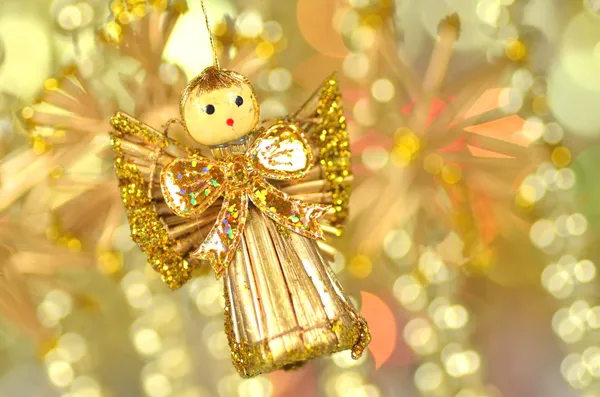 Kerstdecoratie, engelen gemaakt van stro en bokeh achtergrond — Stok fotoğraf