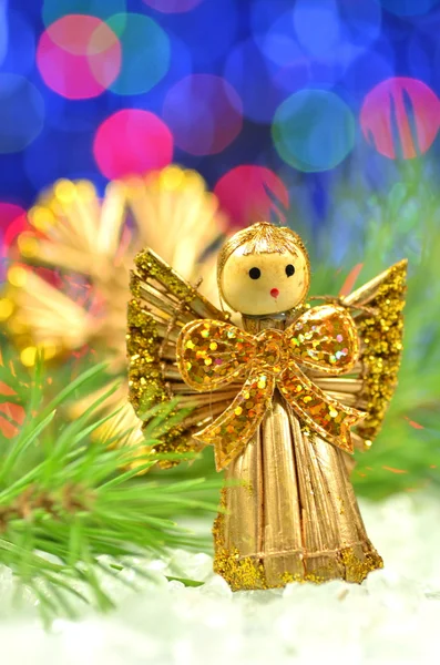 Kerstdecoratie, engel gemaakt van stro en bokeh achtergrond — Stockfoto