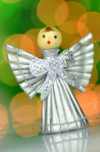 Christmas decoration, silver angel made of straw and bokeh background — Stock Photo, Image