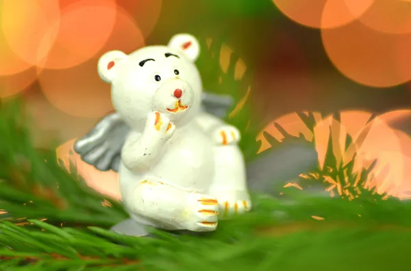 Décoration de Noël, ange ours blanc sur clip sur fond bokeh — Photo