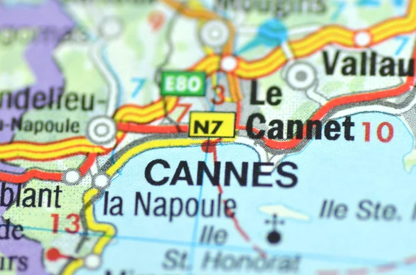 Канны во Франции на карте — стоковое фото