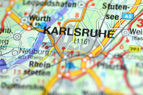 在地图上，德国的卡尔斯鲁厄 — 图库照片