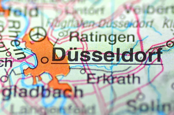 Düsseldorf i Tyskland på kartan — Stockfoto