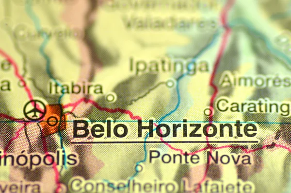 Un gros plan de Belo Horizonte au Brésil en Amérique du Sud sur la carte — Photo