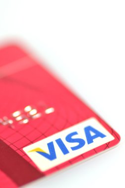visa kredi kartı beyaz zemin üzerine izole kapatmak