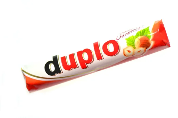 DUPLO choklad bar isolerad på vit bakgrund — Stockfoto