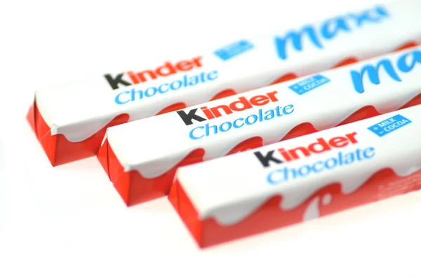 Barras de chocolate Kinder aisladas sobre fondo blanco —  Fotos de Stock