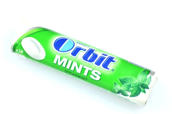 Baan kauwgom geïsoleerd op witte achtergrond — Stockfoto