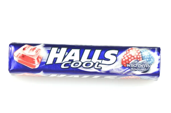 Halls gouttes de toux isolées sur fond blanc — Photo