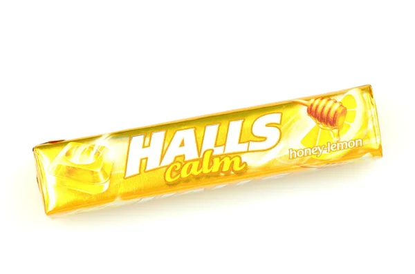 Halls gouttes de toux isolées sur fond blanc — Photo