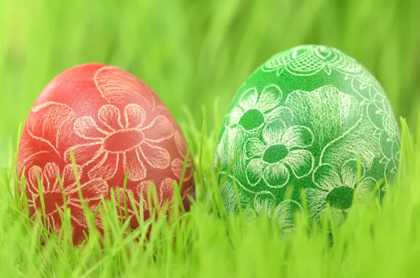 Two traditional scratched handmade Easter eggs in the grass — Stock Photo, Image