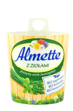 süzme peynir beyaz zemin üzerine izole kabarık almette