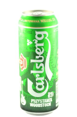 Beyaz arka plan üzerinde izole carlsberg bira