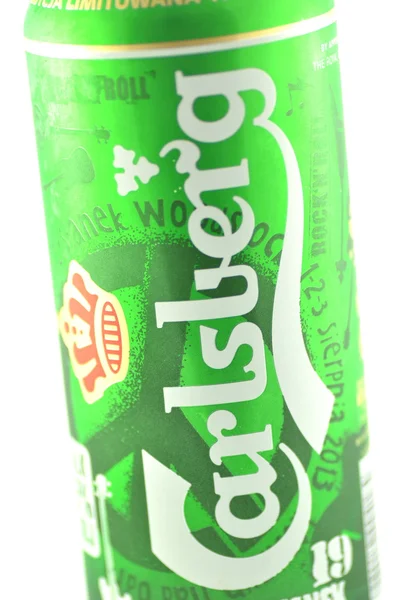 Cerveja Carlsberg isolada sobre fundo branco — Fotografia de Stock