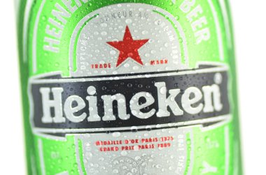 Heineken bira bira beyaz zemin üzerine izole