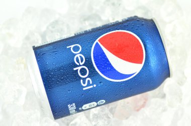 pepsi içeceği buz üzerinde olabilir